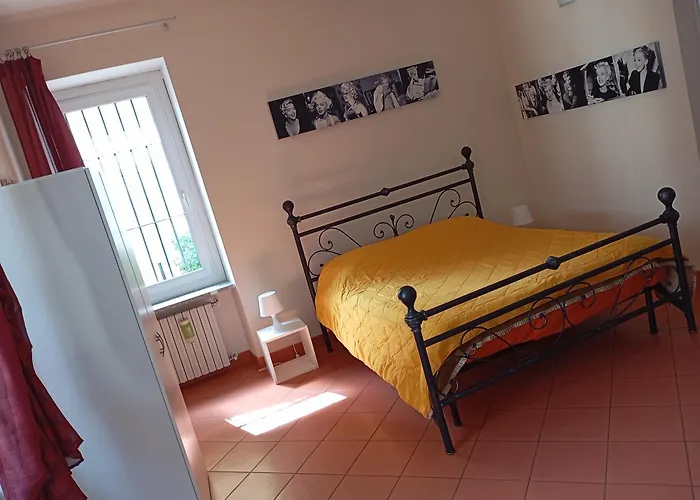B&B Sans égal, con CAMERE PRIVATE e APPARTAMENTI al PIANO TERRA a Biella
