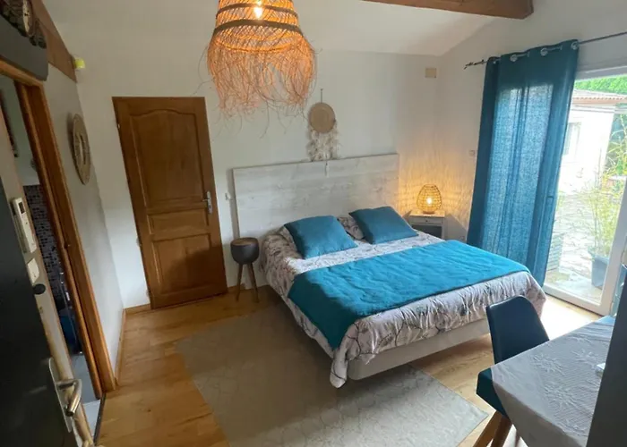 La Chambre Haute, Spa Et Jardin Exterieur A Nimes