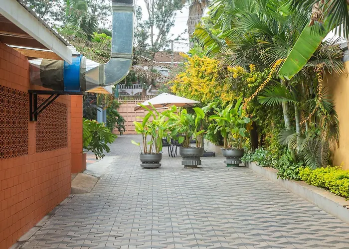 Whispering Palms Gardens, Hotel And Suites