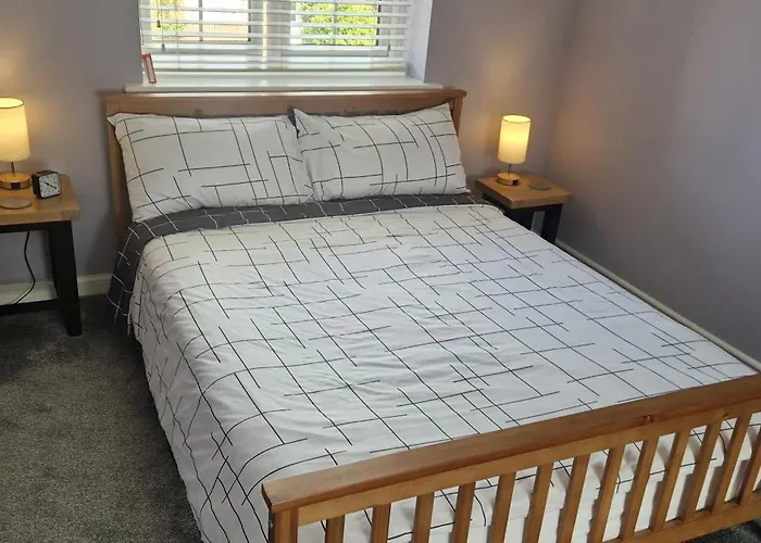 Double B&B Room In Southwater With Private Bathroom And Parking