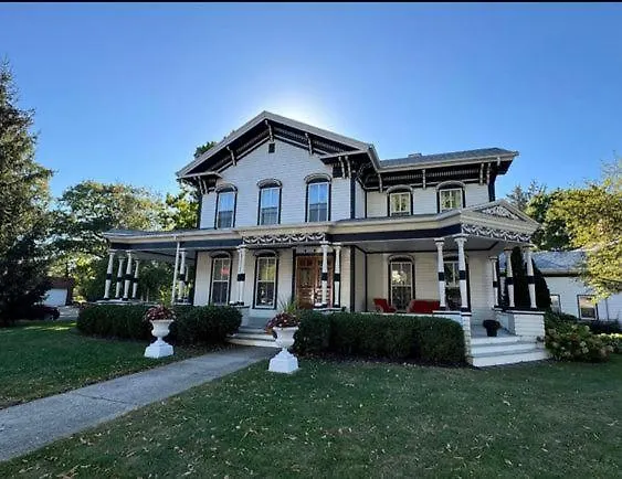 Carriage House Bed And Breakfast