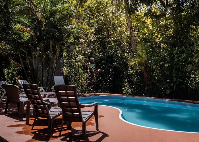 Seahouse Beachfront B&B With Pool
