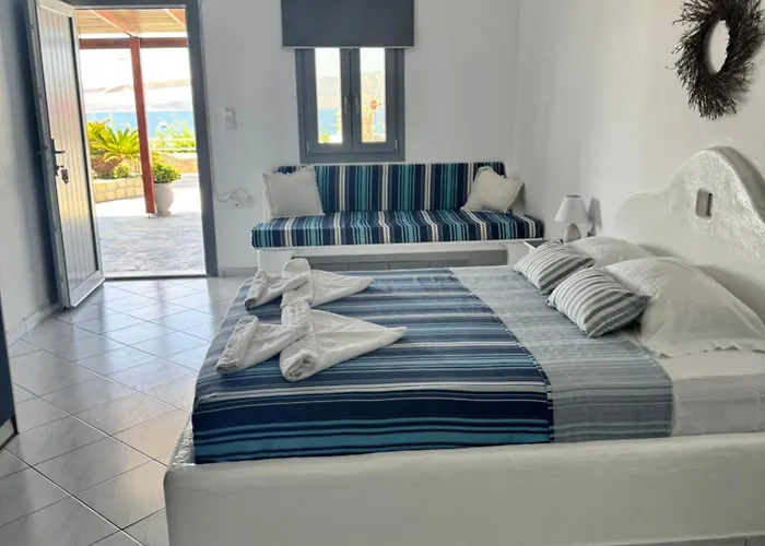 Christos Rooms Milos