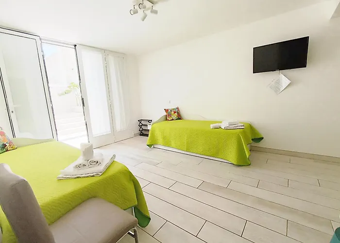 Joshua Rooms