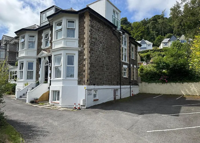 Cairn House - Bed & Breakfast