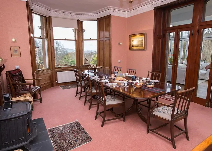 Holly Lodge
