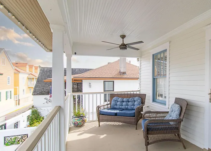 Hemingway House Boutique Hotel (Adults Only)