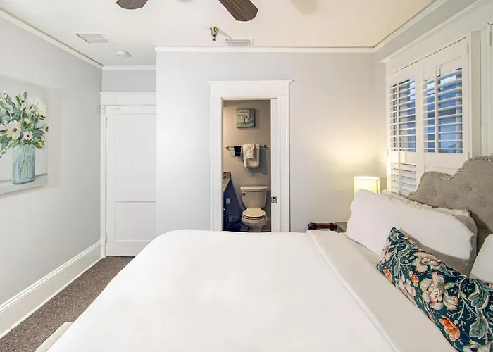 Hemingway House Boutique Hotel (Adults Only)