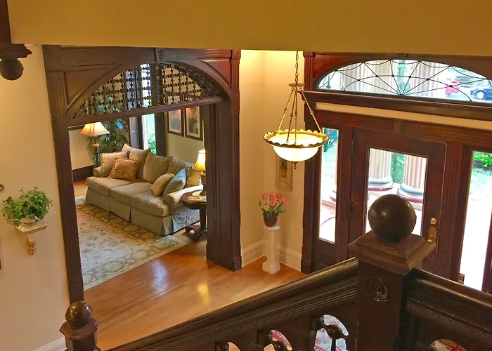 Chez Lyndon Manor
