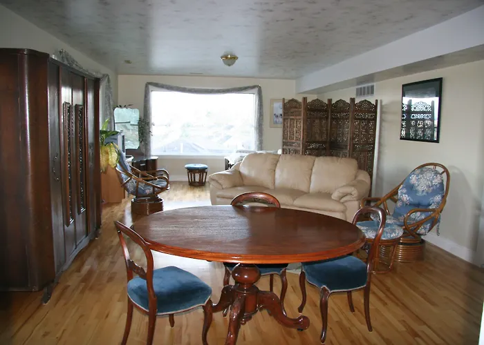 Above The Beach Guest Suites