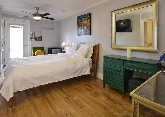 Above The Beach Guest Suites