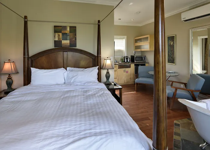 Above The Beach Guest Suites