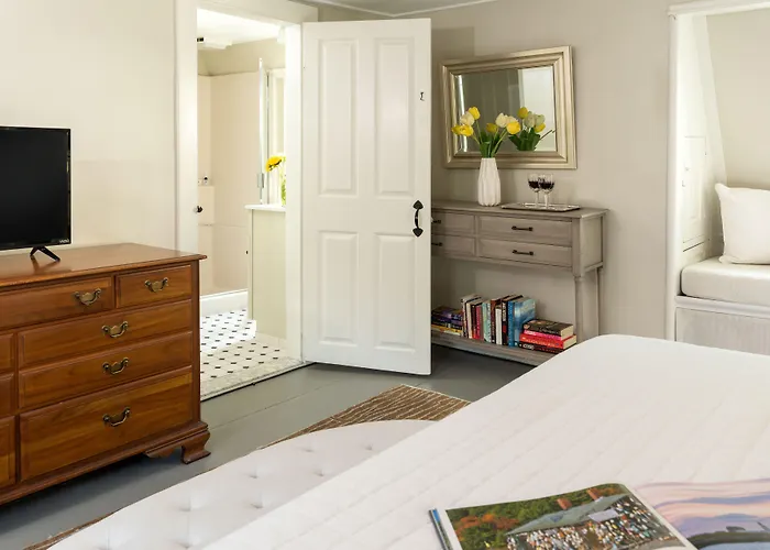 Laconia Bed & Breakfasts 