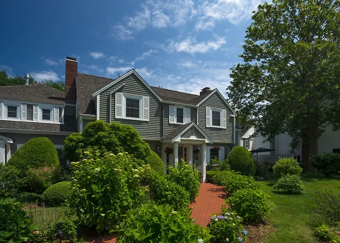 Old Harbor Inn