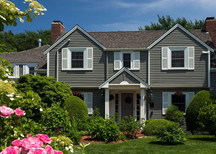 Old Harbor Inn