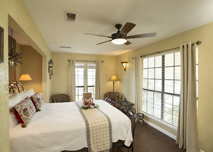 Lakehouse Bed And Breakfast