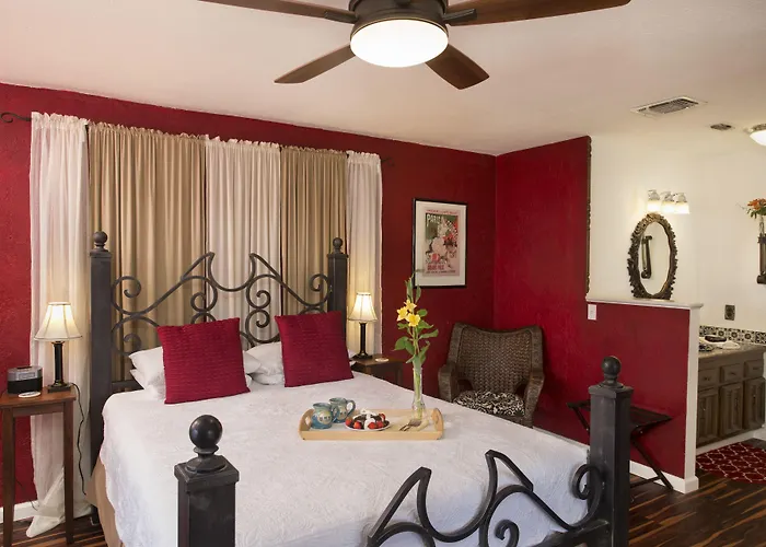 Lakehouse Bed And Breakfast