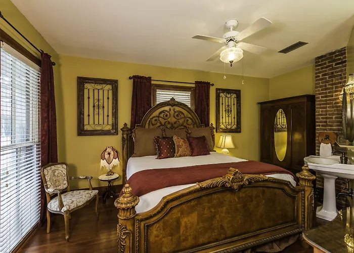 Carriage Way Inn Bed & Breakfast Adults Only - 21 Years Old And Up