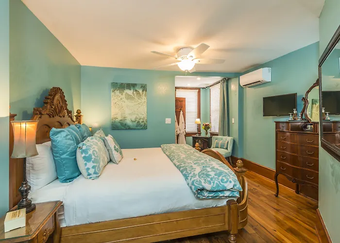 Carriage Way Inn Bed & Breakfast Adults Only - 21 Years Old And Up