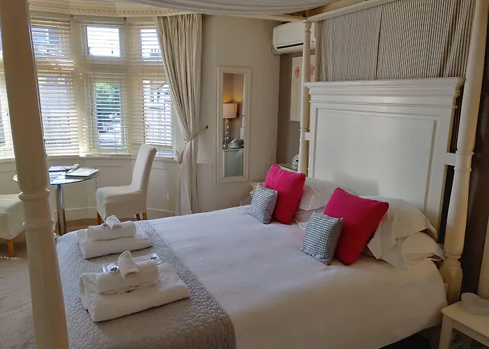 The Bath House Boutique B&B - In-Room Breakfast - Free Parking