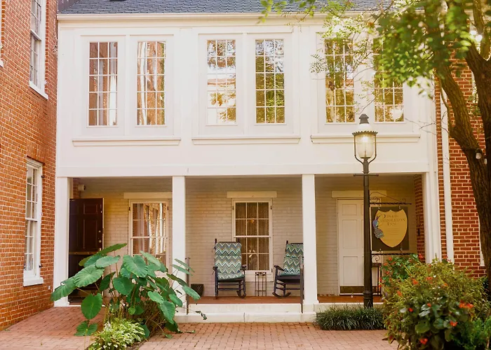 Oaks Inn Baltimore At 1840S Plaza