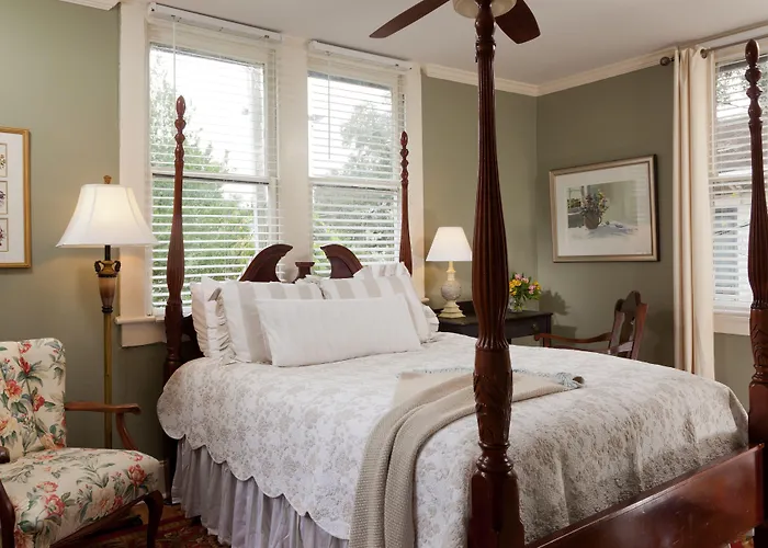 Azalea Inn And Villas