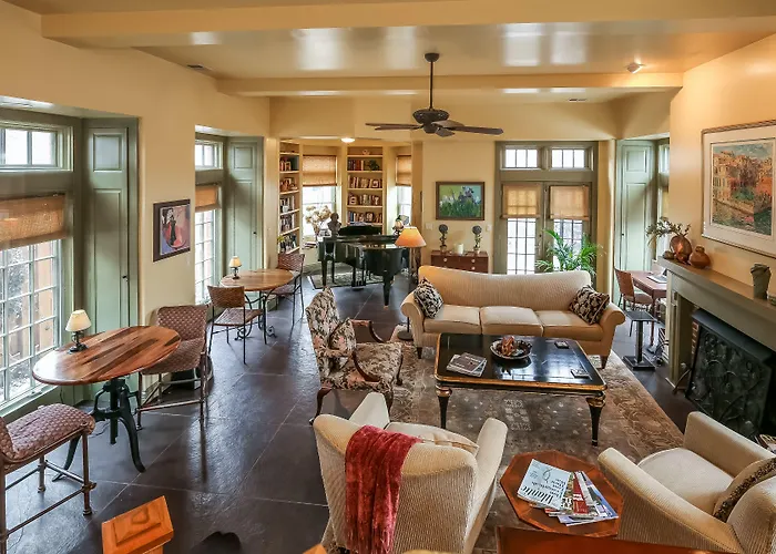 Oak Park Bed & Breakfasts 