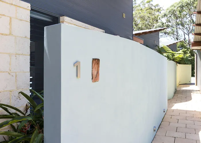 By The Beach B&B Self Contained Apartments