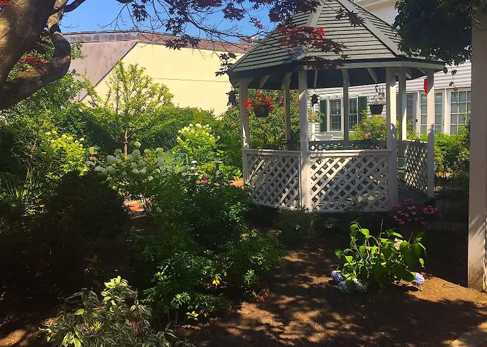 Clark Currier Inn
