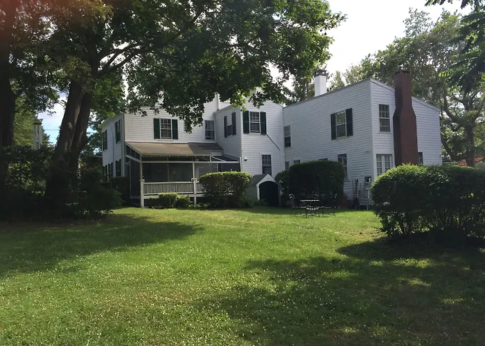 Dartmouth Bed & Breakfasts 