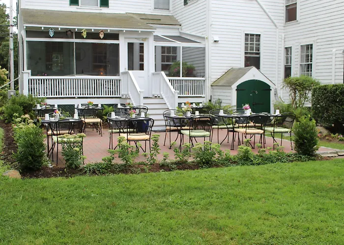 Woods Hole Bed & Breakfasts 