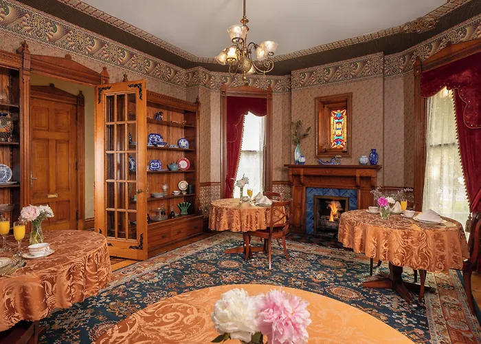 Historic Webster House Bed And Breakfast Inn