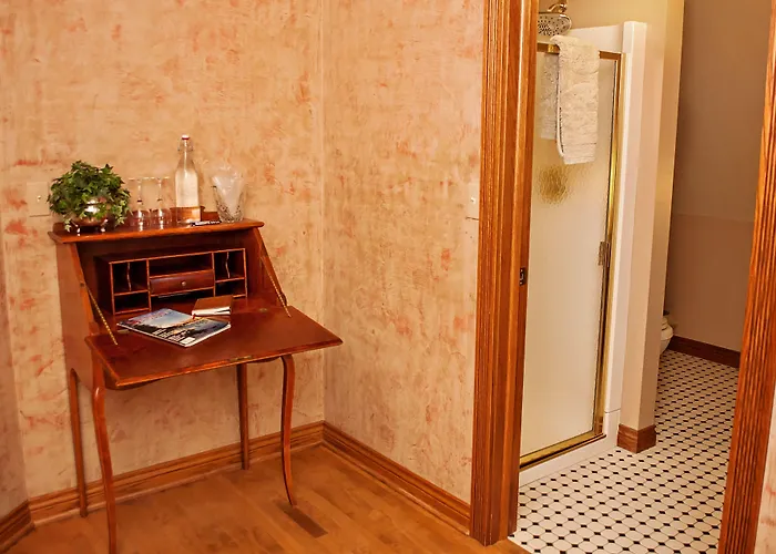Historic Webster House Bed And Breakfast Inn