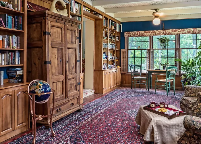 Silver Heart Inn & Cottages