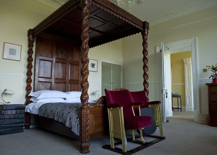 Coed Mawr Hall Bed & Breakfast