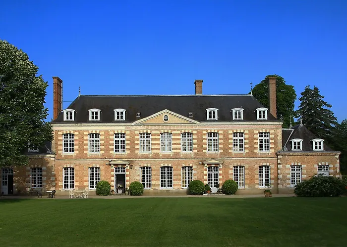 Chateau De La Giraudiere