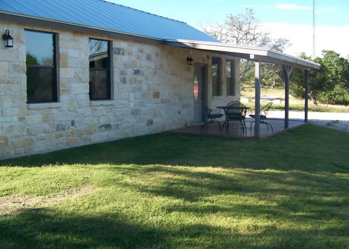 Breezy Hills Cottages - Moonlight Cottage