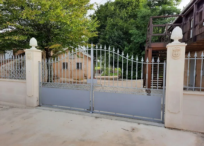 Le Domaine De Canesse