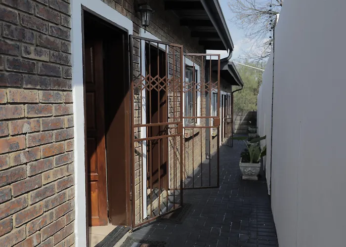 Ledumo Guest Lodge