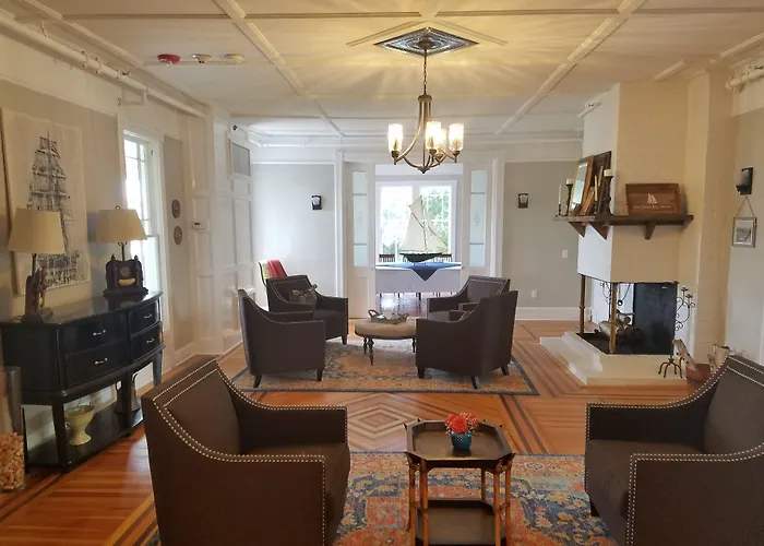 Oyster Bay Bed & Breakfasts 