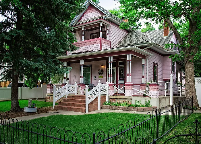 Holden House 1902 Bed & Breakfast Inn