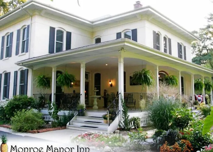 Monroe Manor Inn