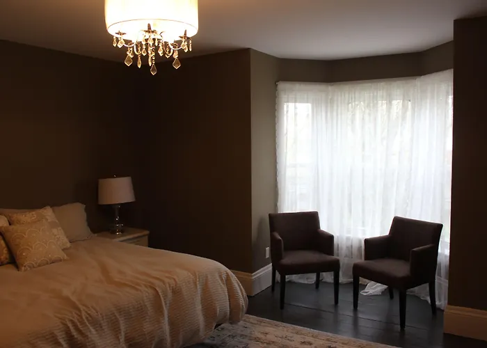 Maplehurst Manor Bed And Breakfast