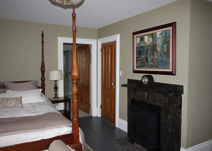 Maplehurst Manor Bed And Breakfast