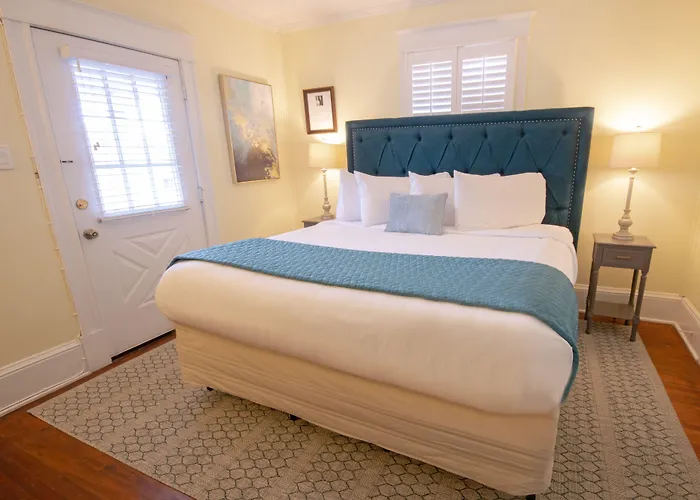 Hemingway House Boutique Hotel (Adults Only)
