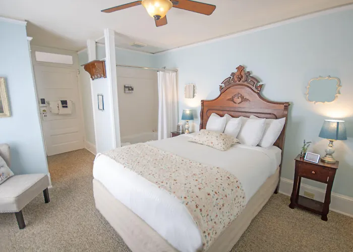 Inn On Charlotte Boutique Hotel