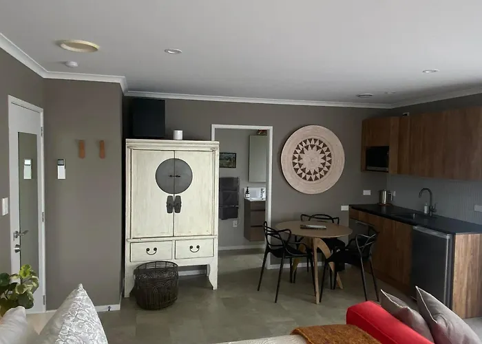 New Plymouth Bed & Breakfasts 