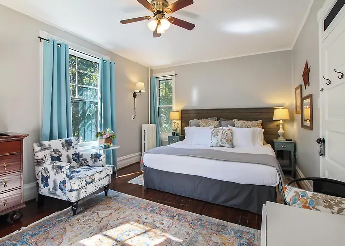 Paradise Bed & Breakfasts 