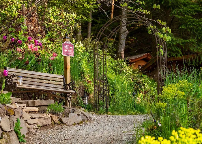 Sungate On Salt Spring - Luxurious Suite With Cedar Hot Tub & View