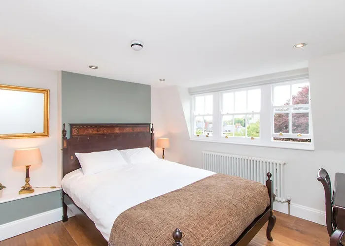 3 Berkeley Square Guesthouse